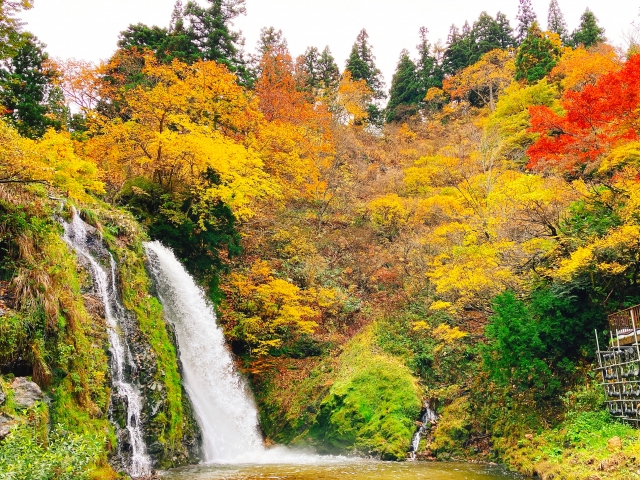 銀山温泉　白銀の滝